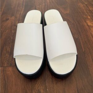 Princess Polly white with black bottom platform sandal - never‎ worn - size 8